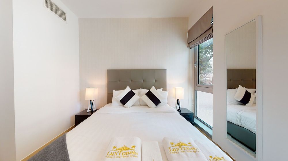 Lux BnB 3BDR Burj Khalifa & Pool Views Premier Apartment 2