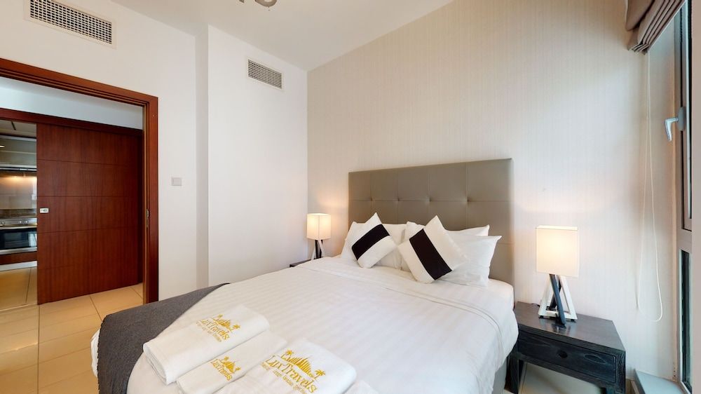 Lux BnB 3BDR Burj Khalifa & Pool Views Premier Apartment 6