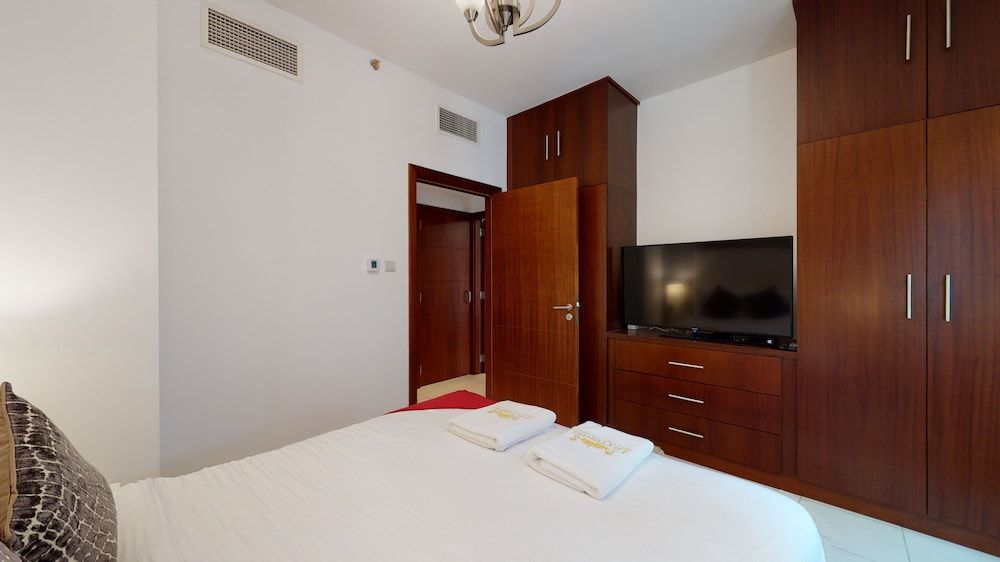 Lux BnB 3BDR Burj Khalifa & Pool Views Premier Apartment 8