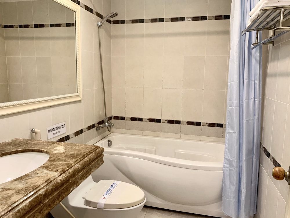 Bao Tran Hotel Triple Room 3