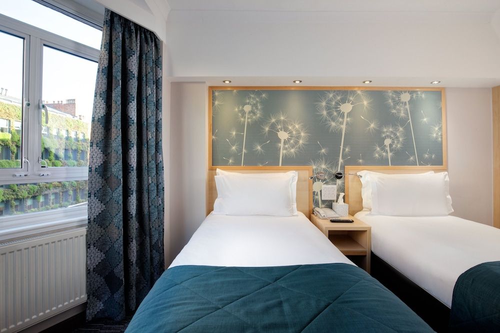 Bedford Hotel Twin Room