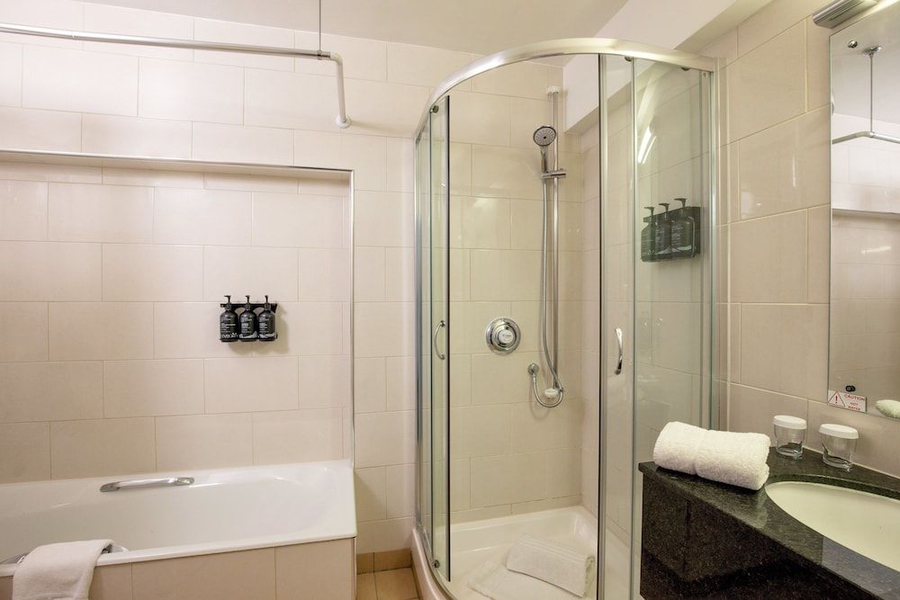 Bedford Hotel Twin Room 9