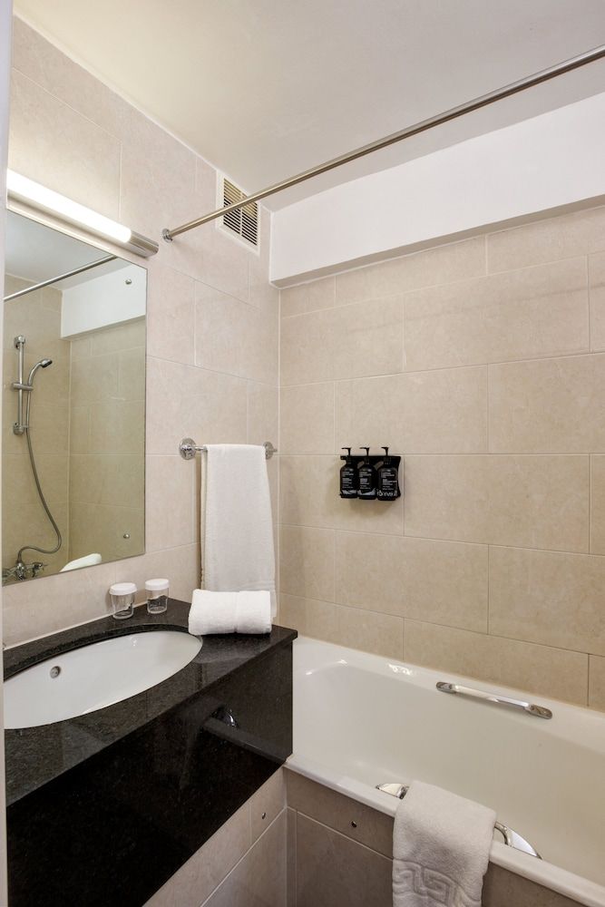 Bedford Hotel Twin Room 10