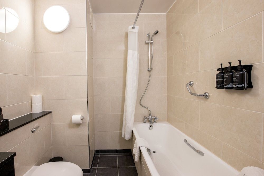 Bedford Hotel Twin Room 7