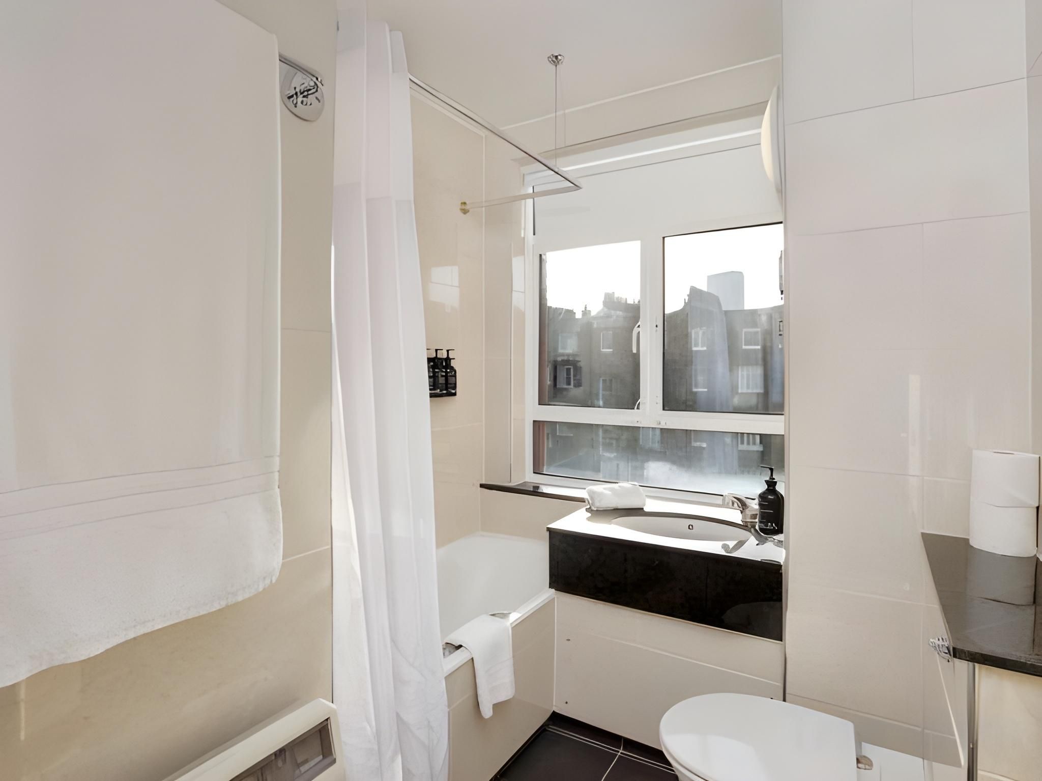 Bedford Hotel Twin Room 11