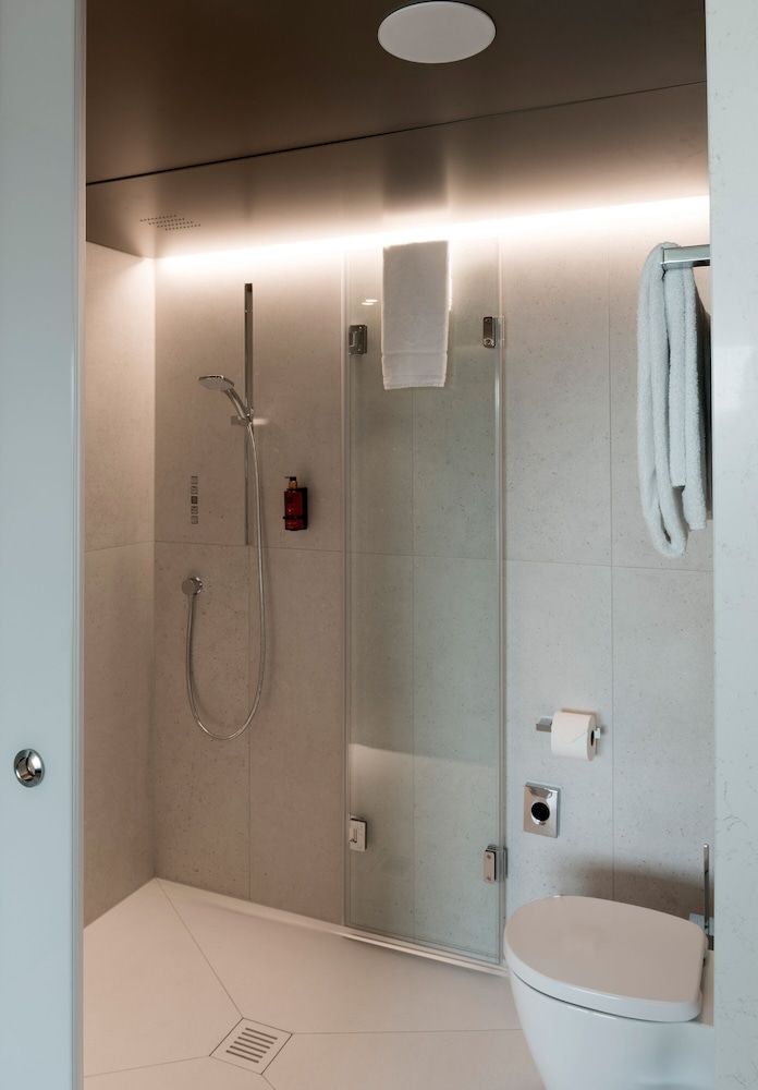 b'mine Frankfurt Airport Smart Double 5