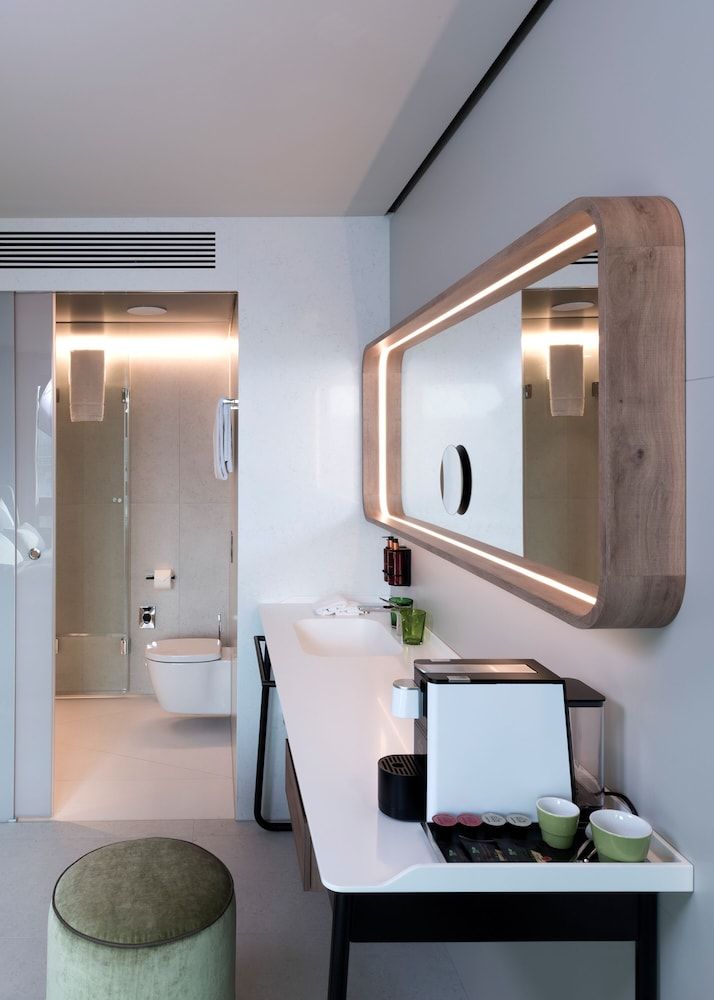 b'mine Frankfurt Airport Smart Double 4