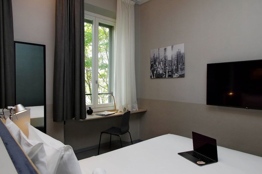 Vico Fashion District Comfort Double Room 4