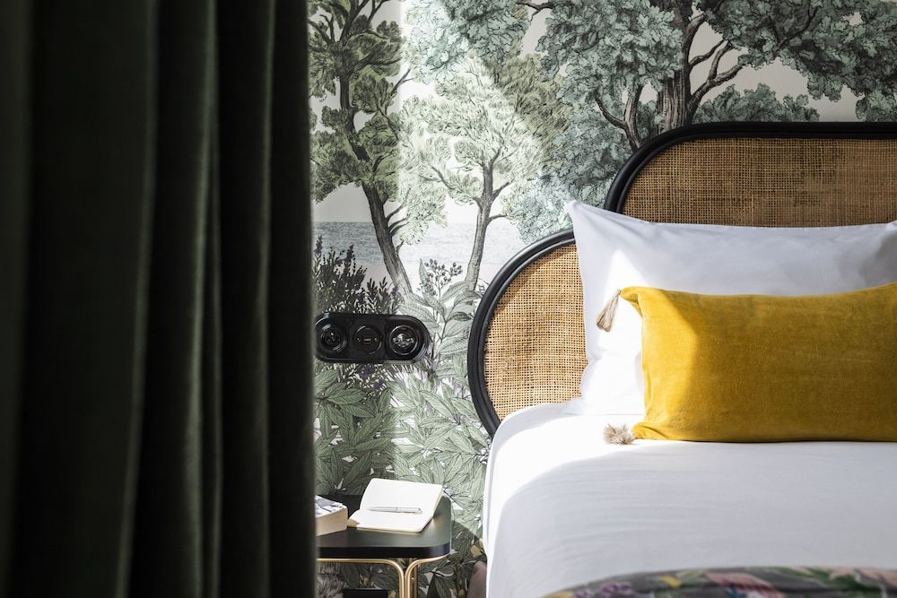Superior Double Room, Bathtub