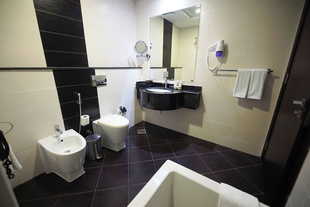 Grand Villaggio Hotel Abu Dhabi Deluxe Twin Room, Multiple Beds, Smoking 4