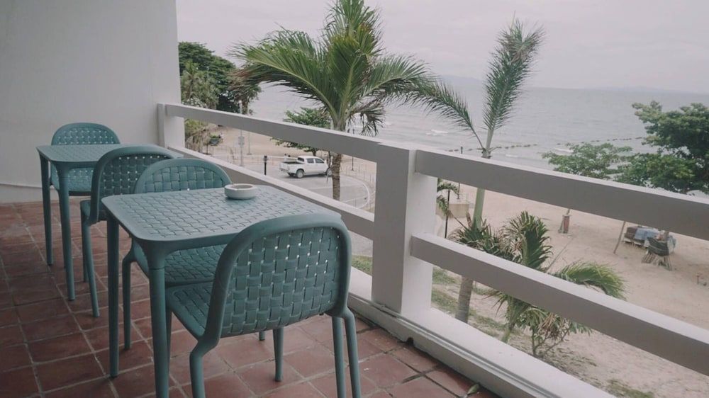 Dojo Pool Villa Beachfront 6-Bedroom Villa with Private Pool 14