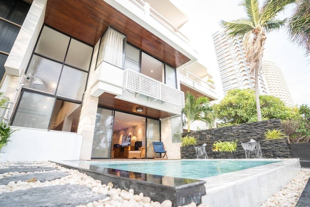 undefined Dojo Pool Villa Beachfront 3