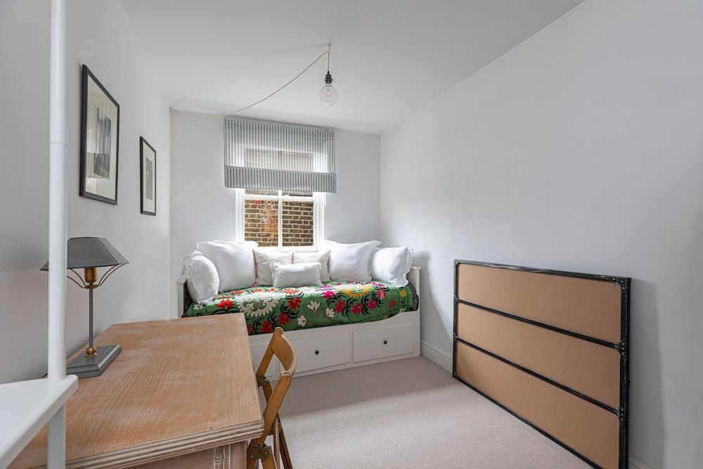 undefined JOIVY Stylish 2-bed Flat w/ Terrace Near Battersea Park 9