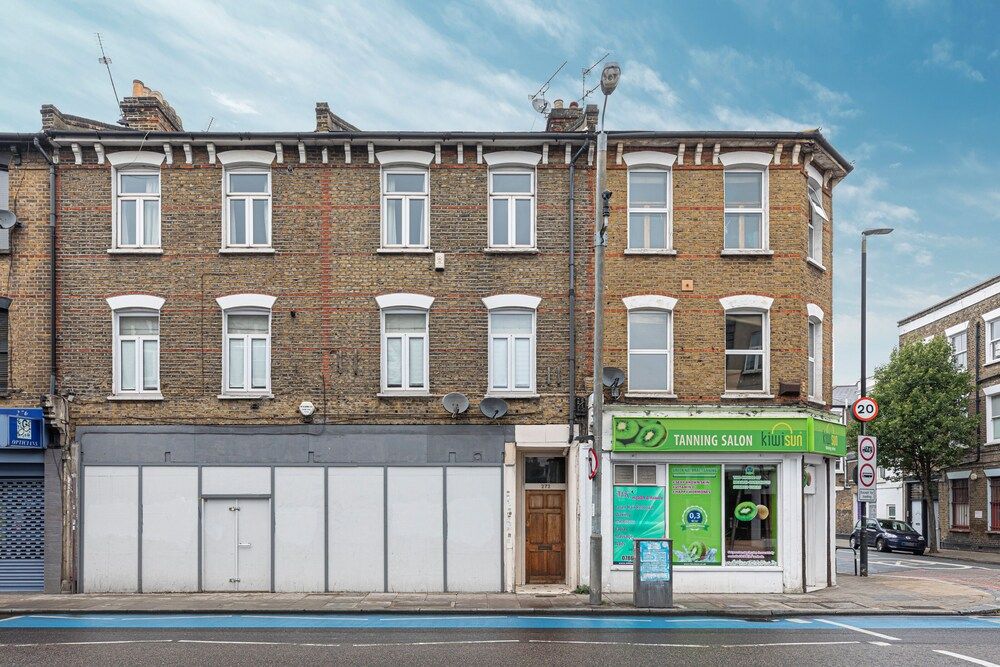 undefined JOIVY Stylish 2-bed Flat w/ Terrace Near Battersea Park 2