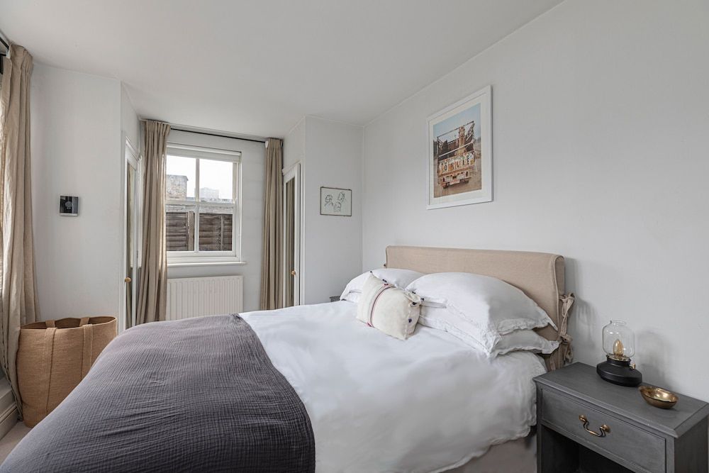 undefined JOIVY Stylish 2-bed Flat w/ Terrace Near Battersea Park 10
