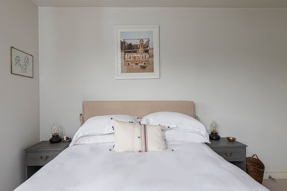 undefined JOIVY Stylish 2-bed Flat w/ Terrace Near Battersea Park 6