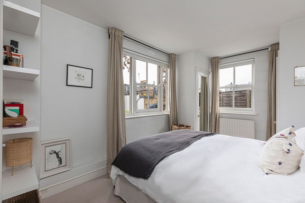 undefined JOIVY Stylish 2-bed Flat w/ Terrace Near Battersea Park 8