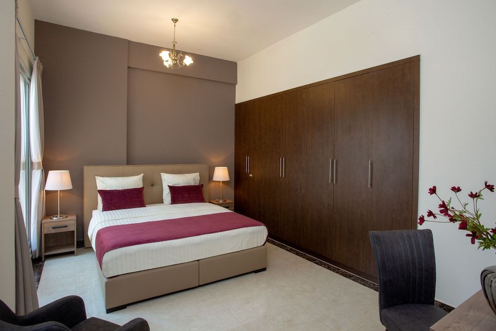 undefined Holiday Boulevard 5