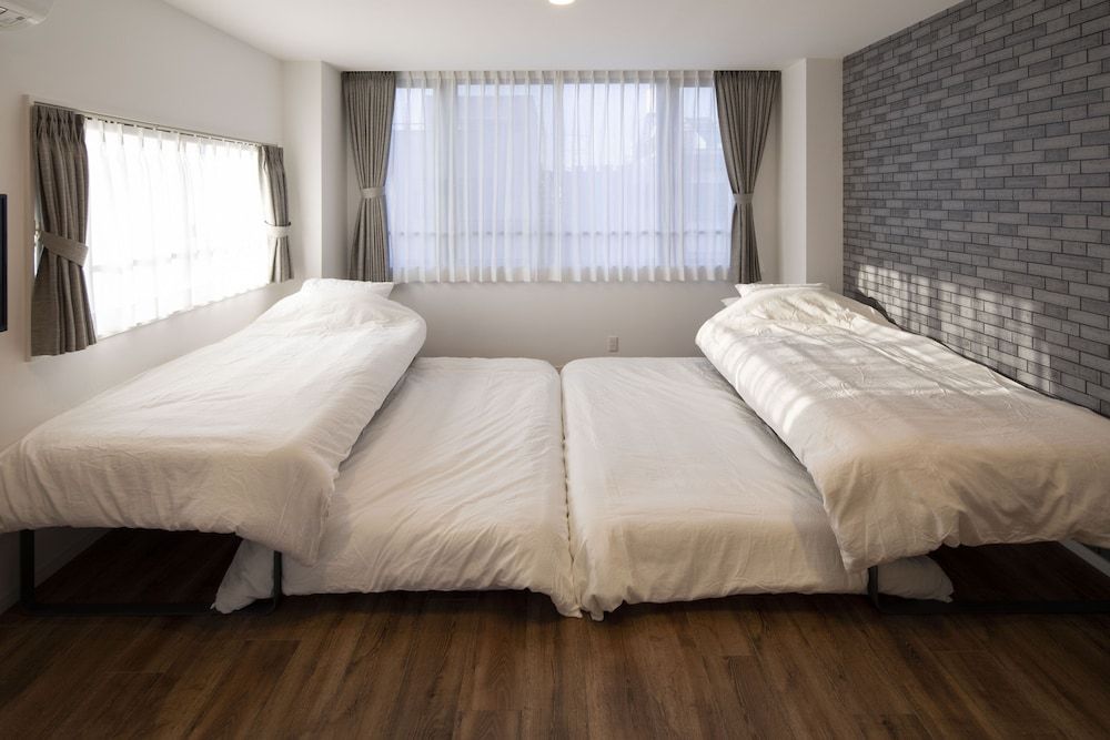 Room (501)