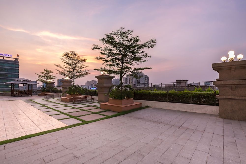 undefined M Suites by S Home 8