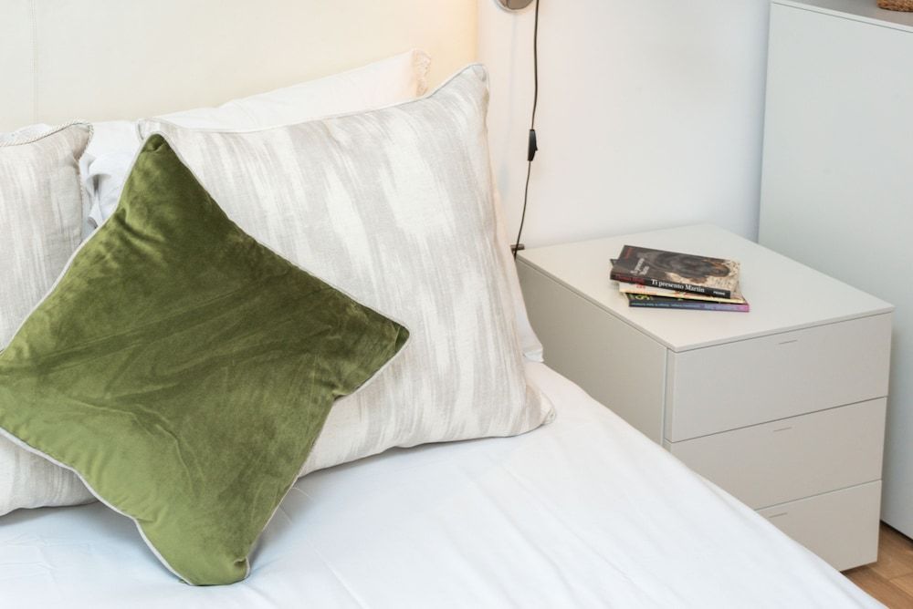 undefined Two Bedroom Flat With Balcony in Central Wimbledon by Underthedoormat 5