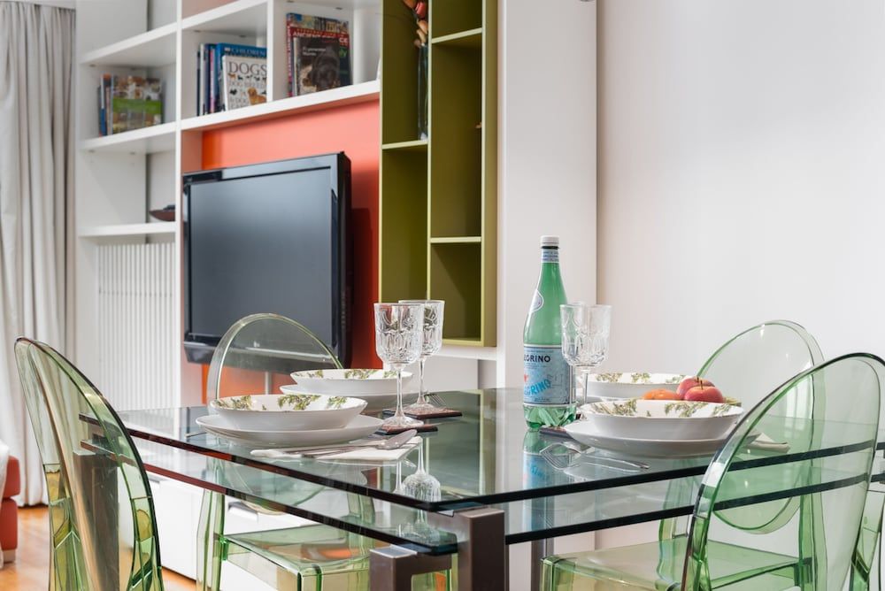 undefined Two Bedroom Flat With Balcony in Central Wimbledon by Underthedoormat 2