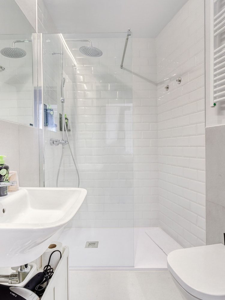 limehome Madrid Calle Ave María Two-Bedroom Apartment with Balcony 6