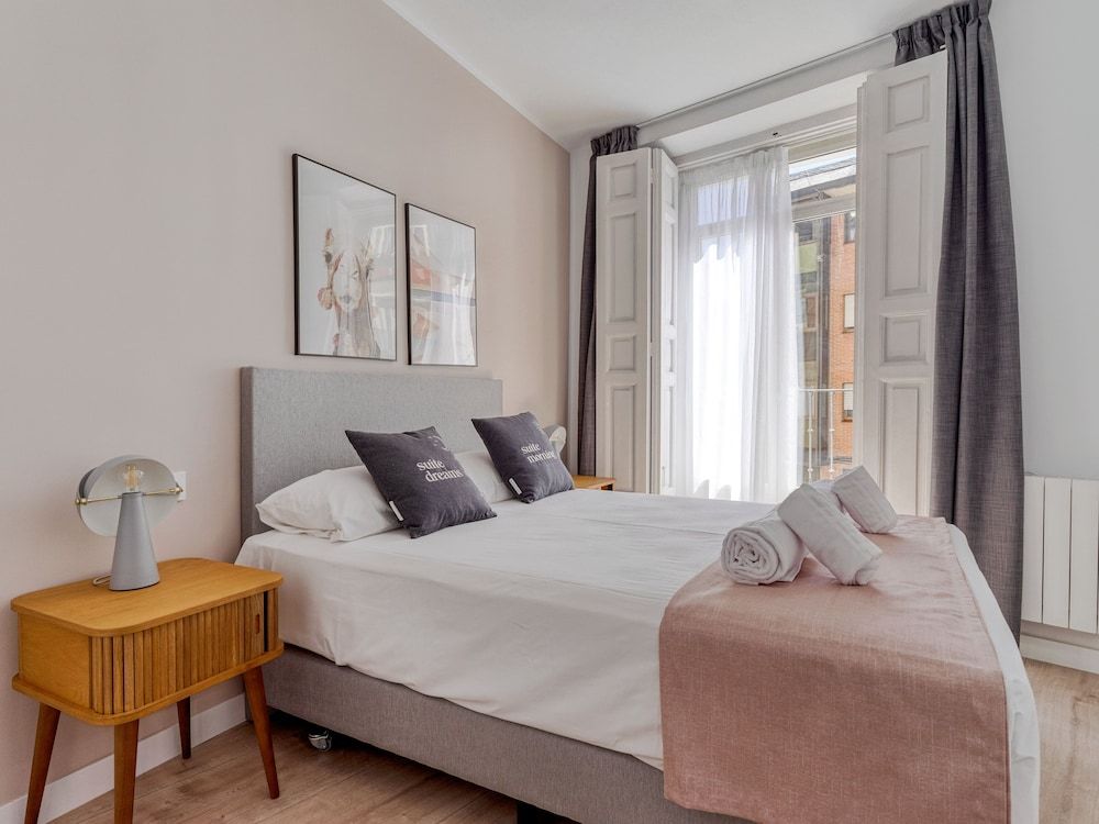 limehome Madrid Calle Ave María Two-Bedroom Apartment with Balcony 3