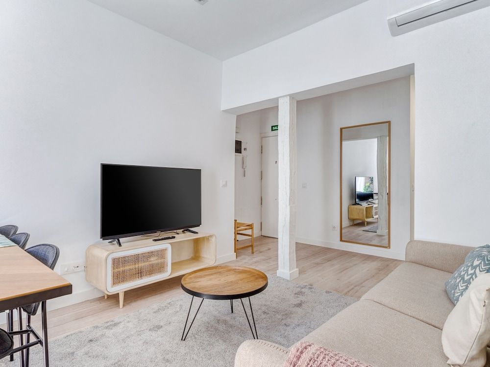 limehome Madrid Calle Ave María Two-Bedroom Apartment with Balcony 9