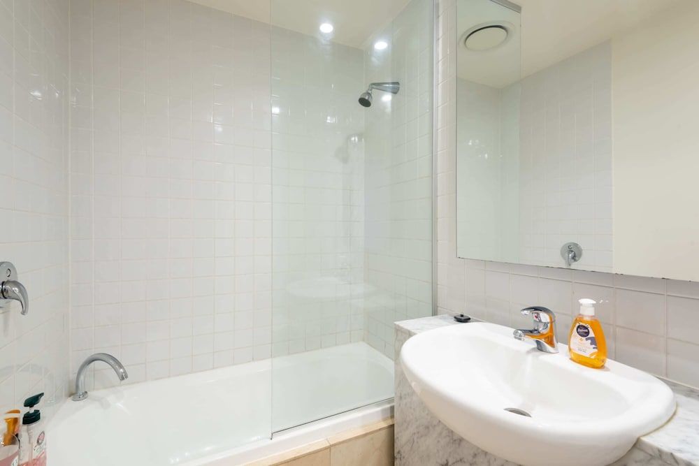 Spacious CBD Apt in the Heart of Melbourne Apartment (1 Bedroom) 29