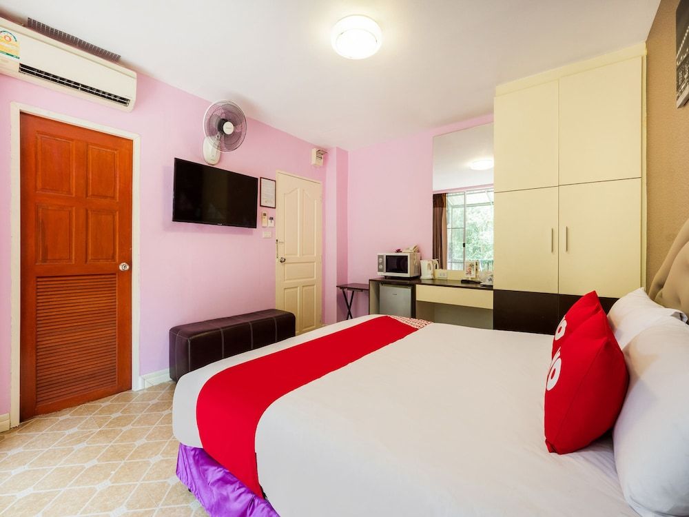 undefined OYO 75375 Lisa Guesthouse 5