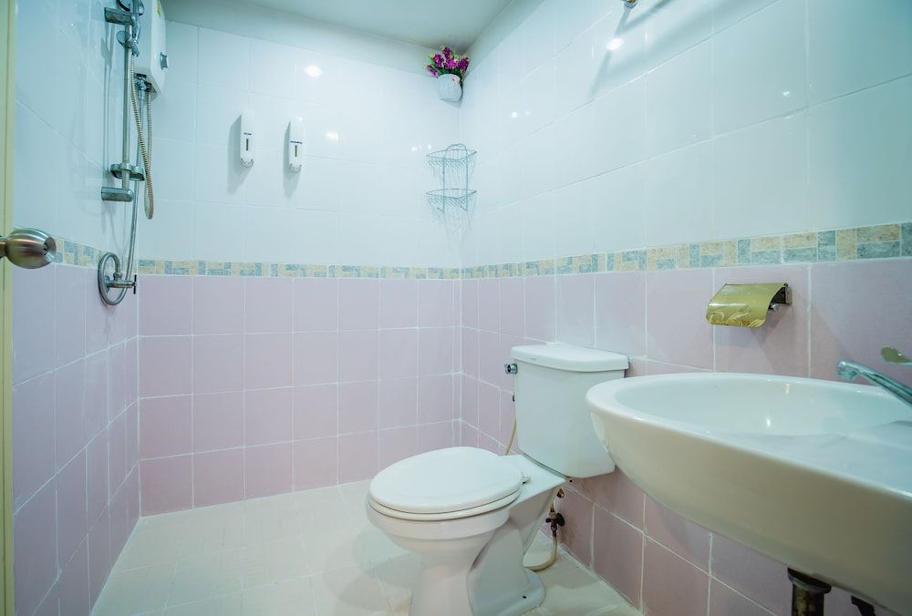 Mėnulis Coolly House Patong Superior Triple Room, Ensuite 7