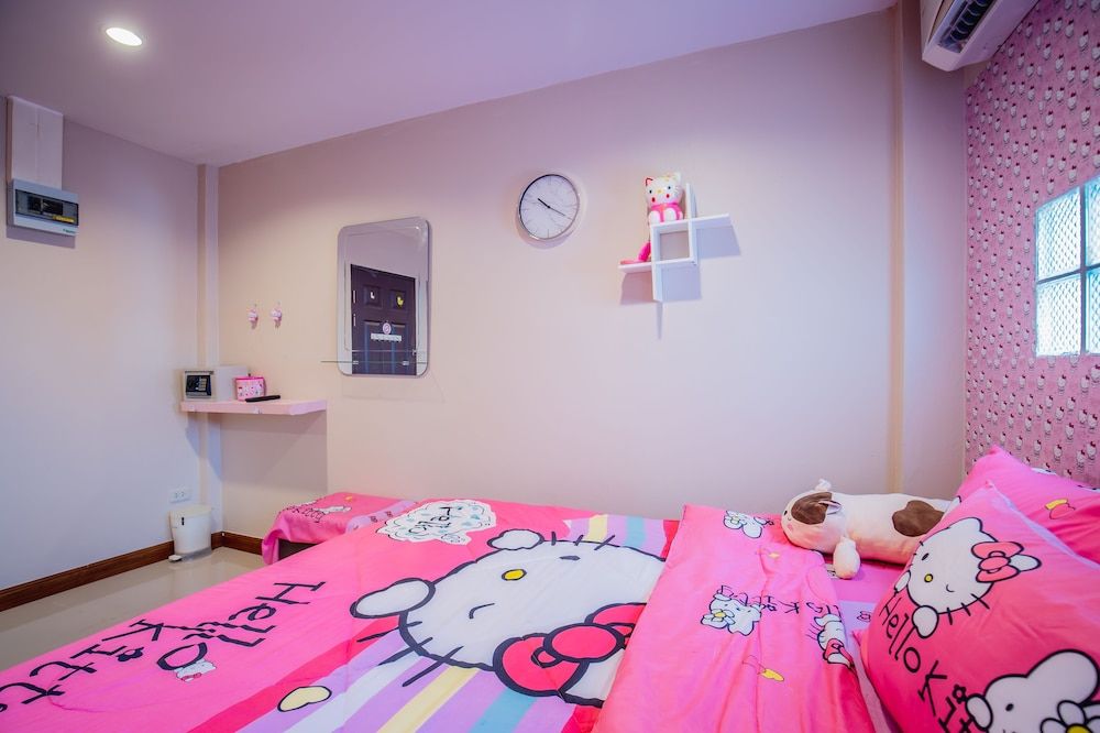 Mėnulis Coolly House Patong Superior Triple Room, Ensuite 3