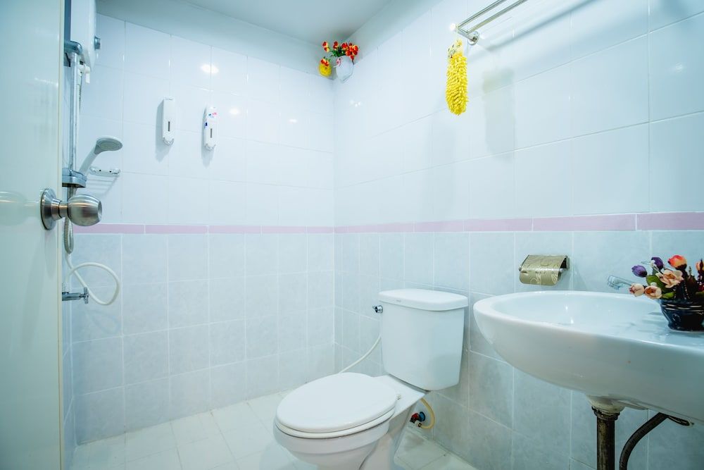 Mėnulis Coolly House Patong Superior Double Room, Balcony, City View 6