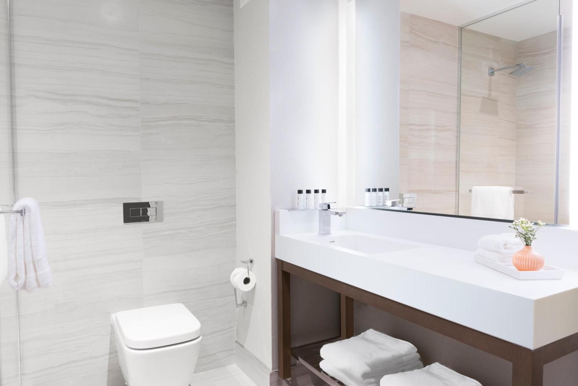 undefined Courtyard by Marriott New York Manhattan/Midtown West 6