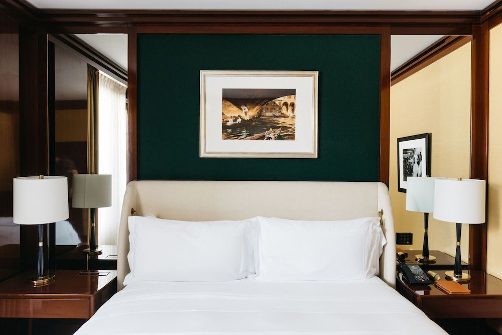 Premier Room, 1 King Bed, Patio
