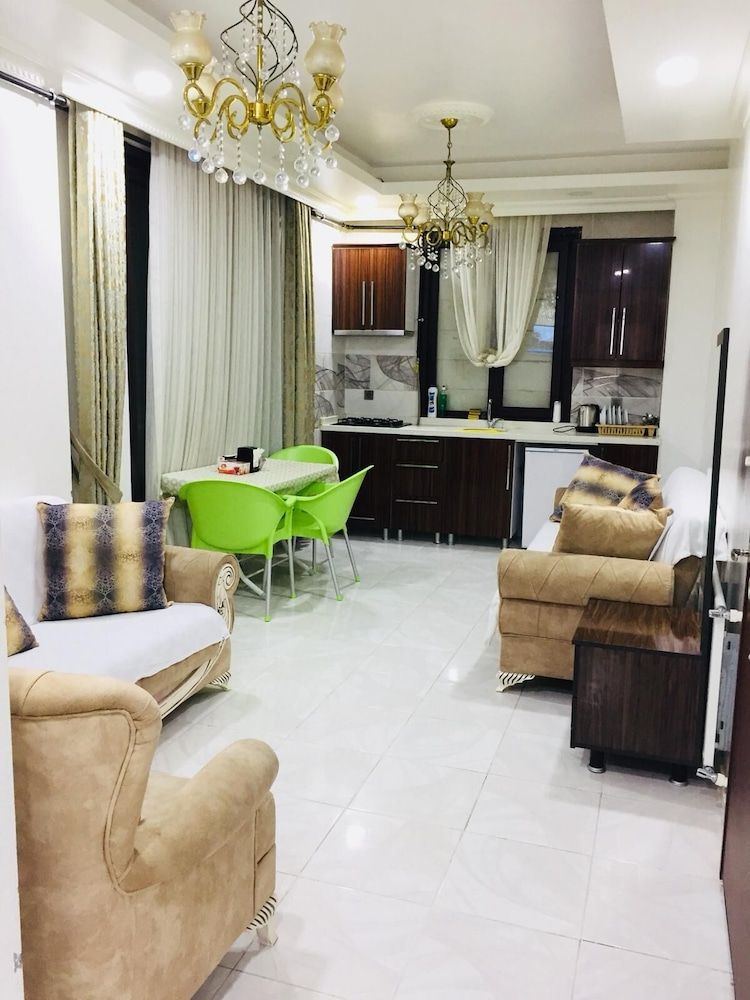 Deluxe Royal Apart Apartment, Garden View 3