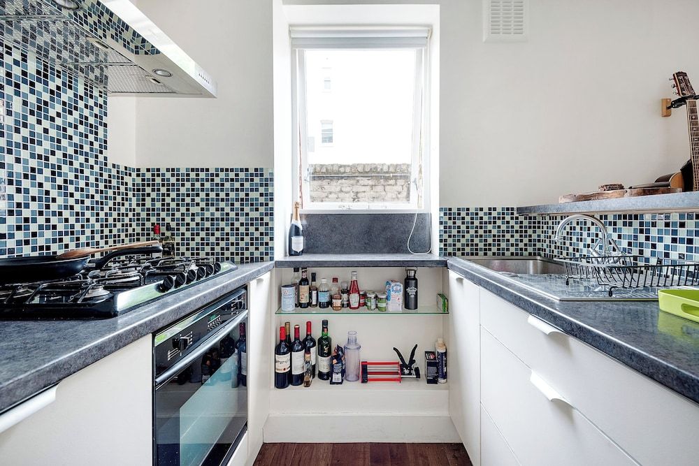 undefined Bright and Stylish Apartment in Trendy Islington by Underthedoormat 5