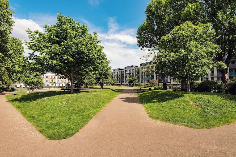undefined Bright and Stylish Apartment in Trendy Islington by Underthedoormat 3