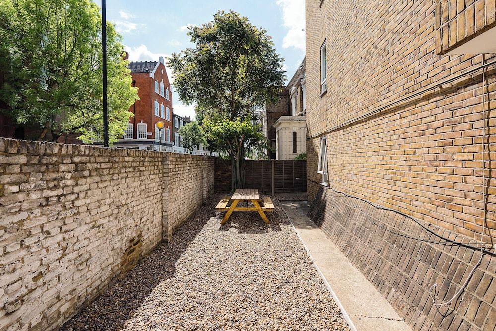 undefined Bright and Stylish Apartment in Trendy Islington by Underthedoormat 6