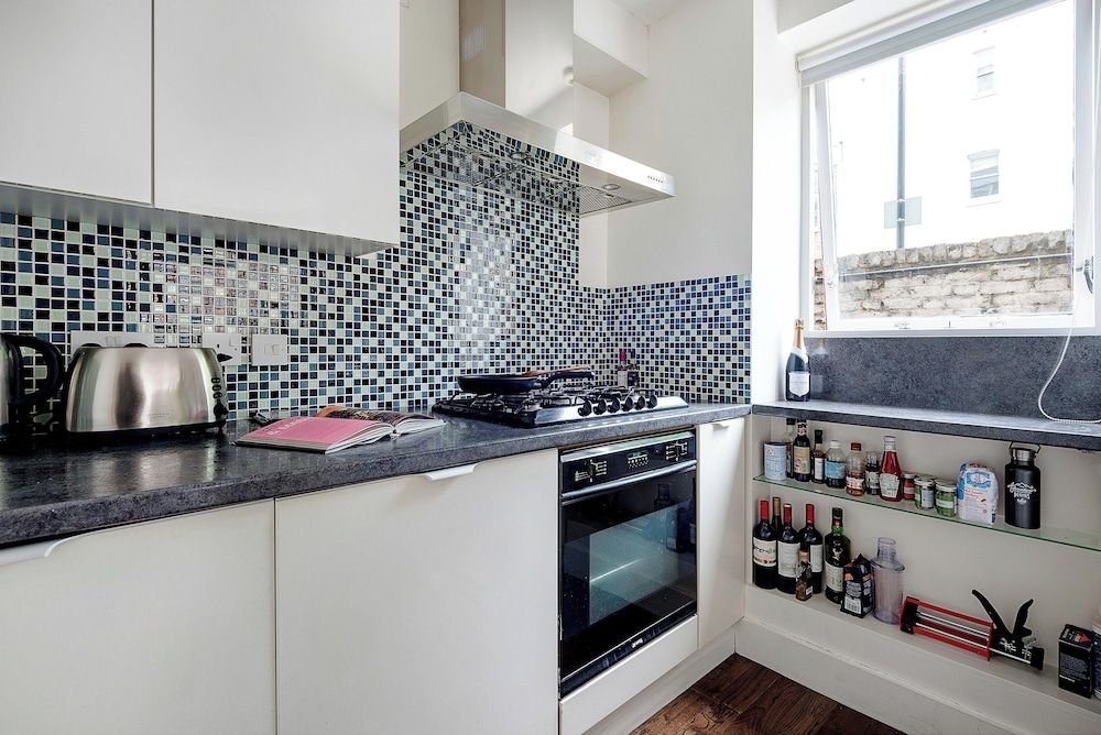 undefined Bright and Stylish Apartment in Trendy Islington by Underthedoormat 4