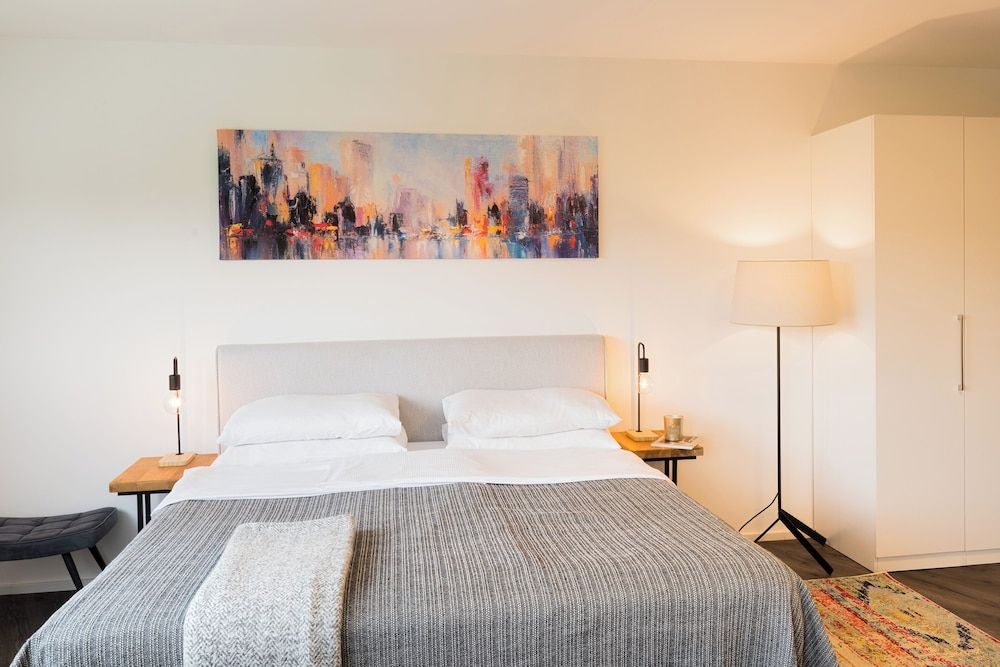 Comfort Studio, Canal View