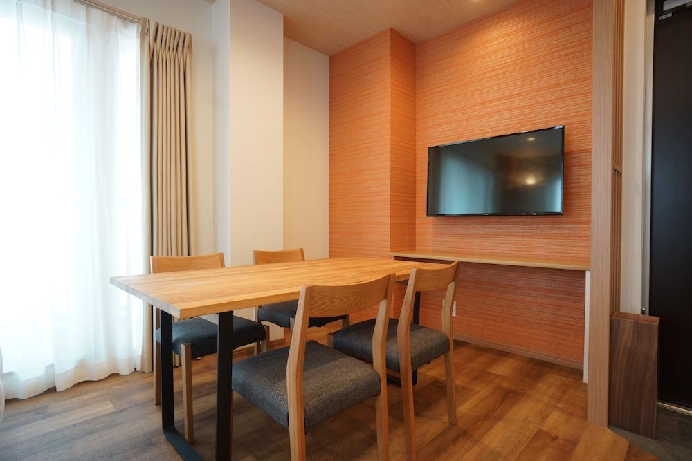 WIRES HOTEL James zaka Quadruple Room 15