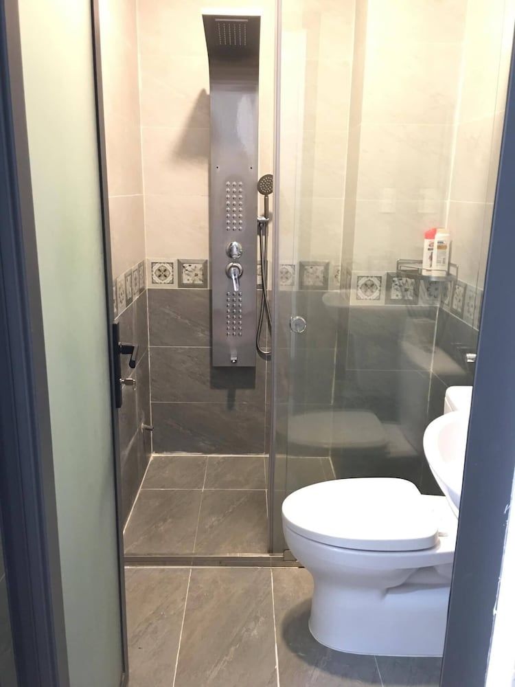 1993's House Deluxe Double Room 10