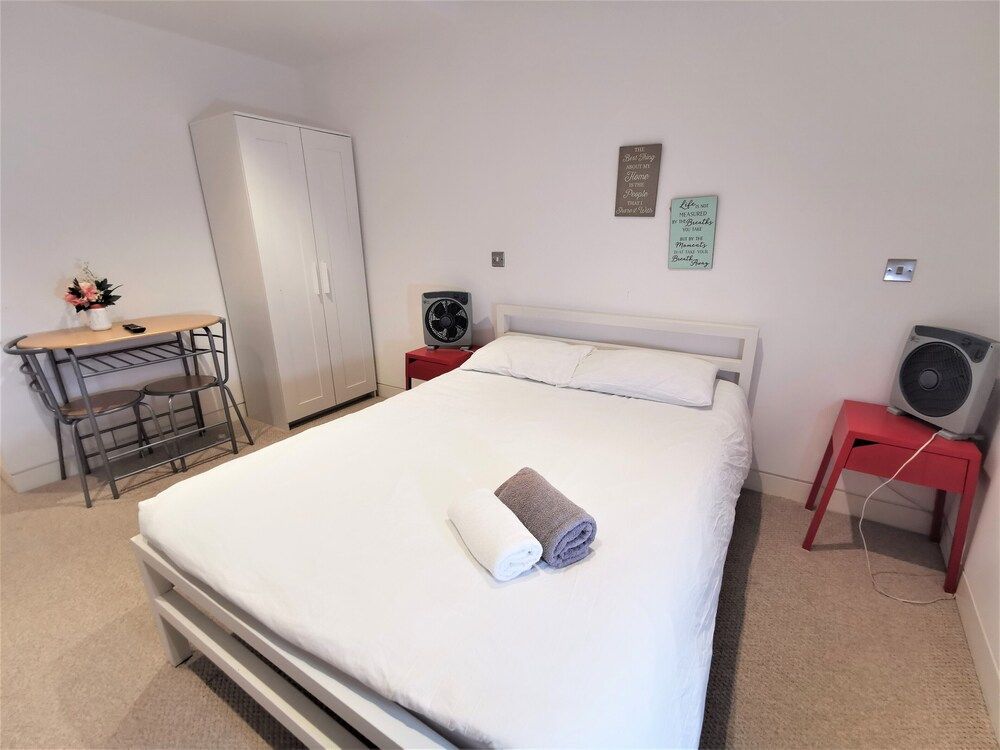 undefined Spacious Double Room with en-suite - 2c