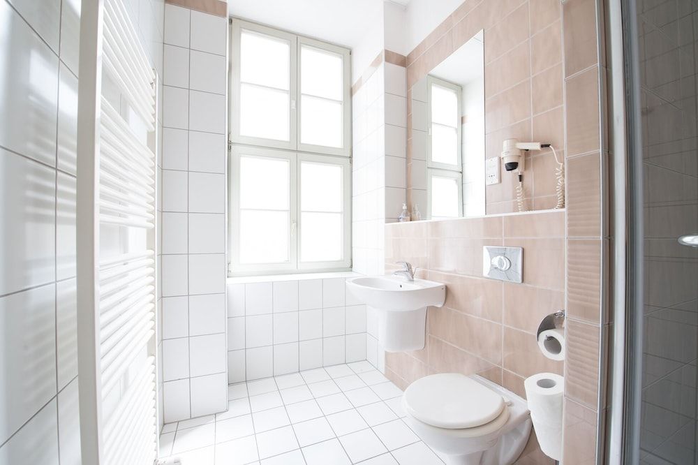 Wombat's City Hostel Budapest Double Room, Private Bathroom 5