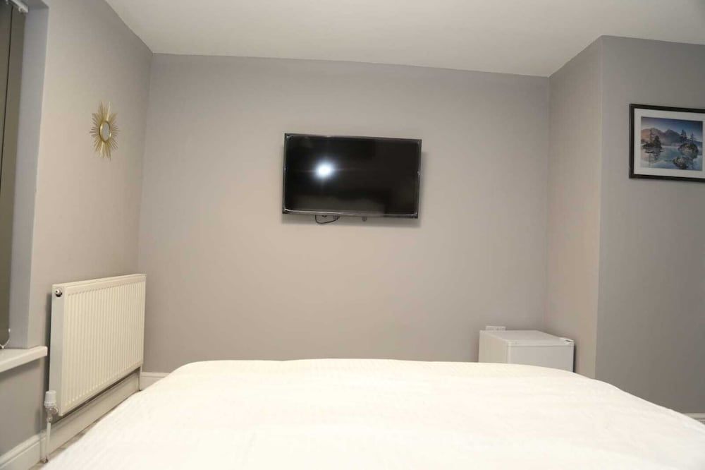 Budget 4-bed House in Woolwich House 15