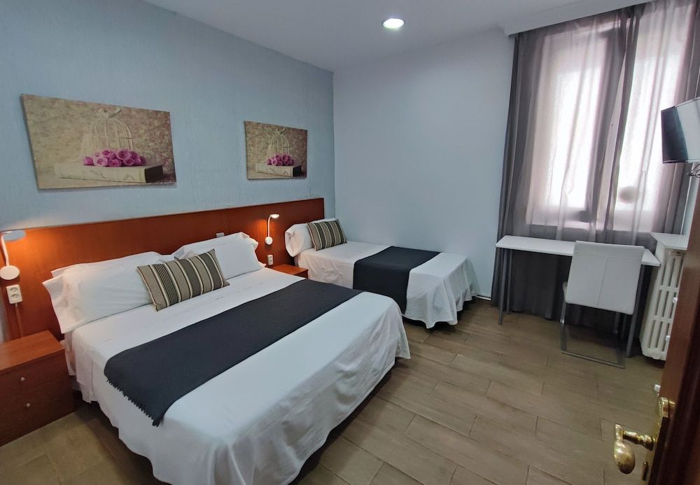 undefined Hostal Cervantes 5