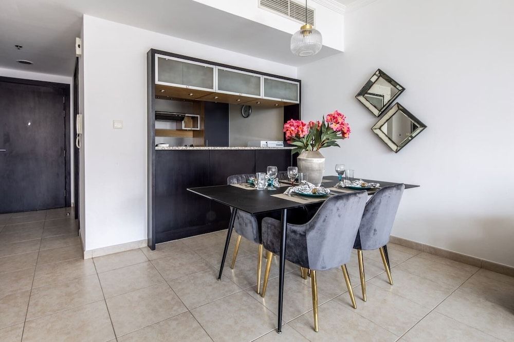 undefined Striking 1BR in Dubai Marina - Minutes From Beach 4