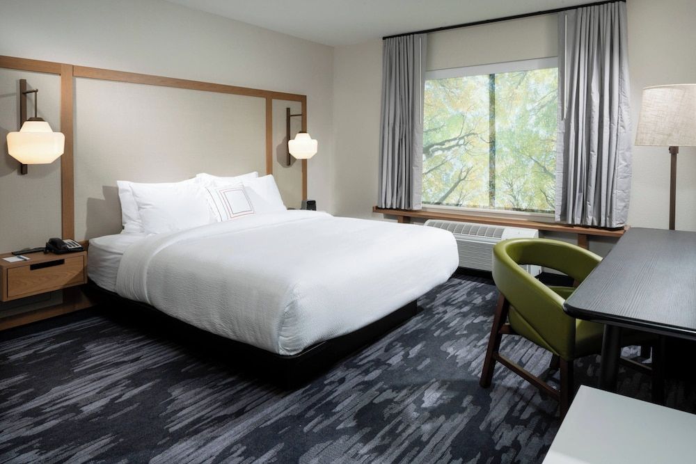 Room, 1 King Bed, Non Smoking (Hearing Accessible)